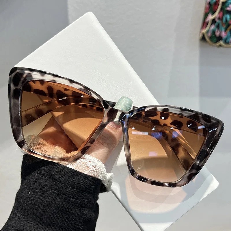 Trendy Cat Eye Sunglasses for  - Street Fashion Glasses 评论和价格