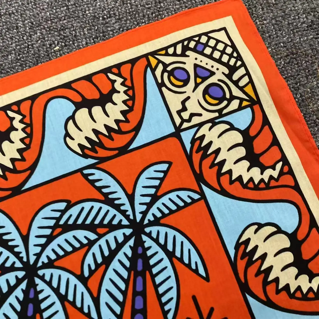Digital Printed Retro Bandana  - Street Fashion Dance 评论和价格